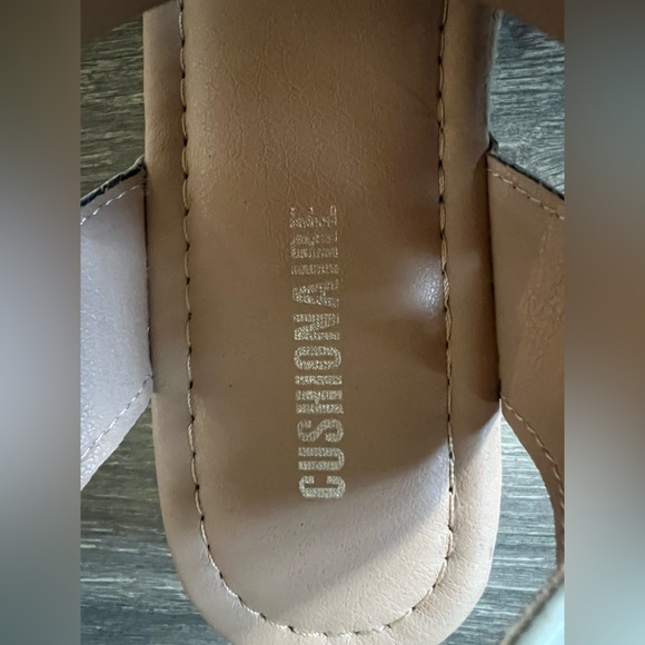 Cushionaire Mae Woven Espadrille Wedge Sandals in White & tan. Size 8.5 - Picture 6 of 8